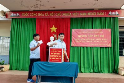 TRƯỜNG THCS NGUYỄN BỈNH KHIÊM TỔ CHỨC QUYÊN GÓP ỦNG HỘ ĐỒNG BÀO MIỀN TRUNG KHẮC PHỤC HẬU QUẢ DO  CƠN BÃO SỐ 10.